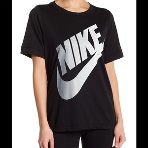 Nike Women’s Logo Prep Tee XL